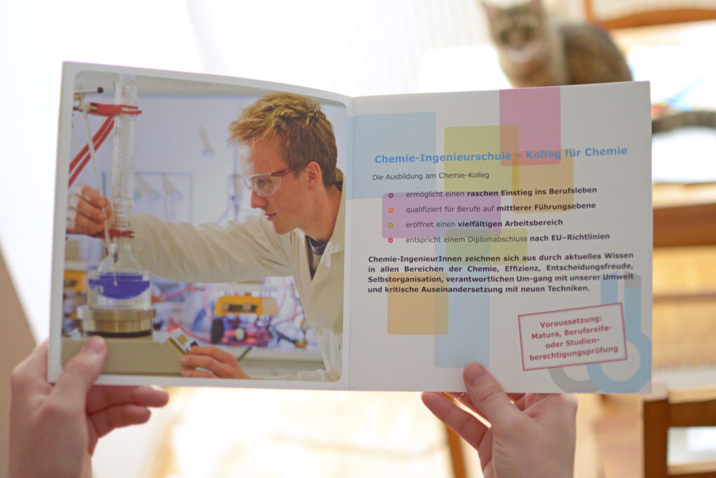 Chemie und Bildung, Imagefolder, Innenseiten
