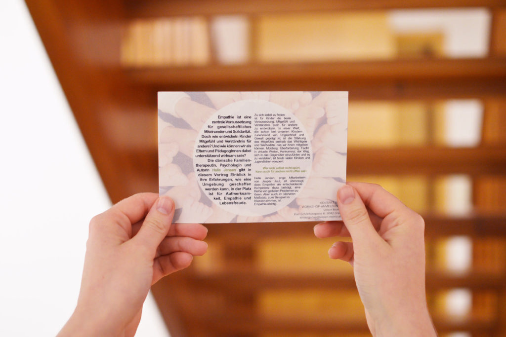 Momo Einladung Flyer, Rückseite